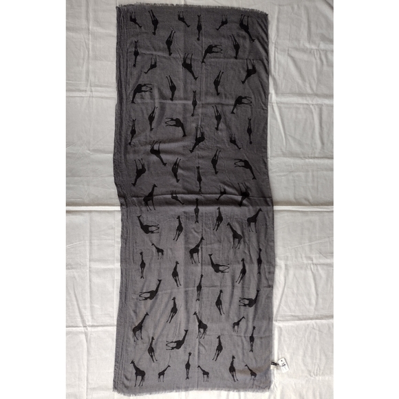 JC Sunny Gray Giraffe Scarf Wrap - Picture 6 of 6